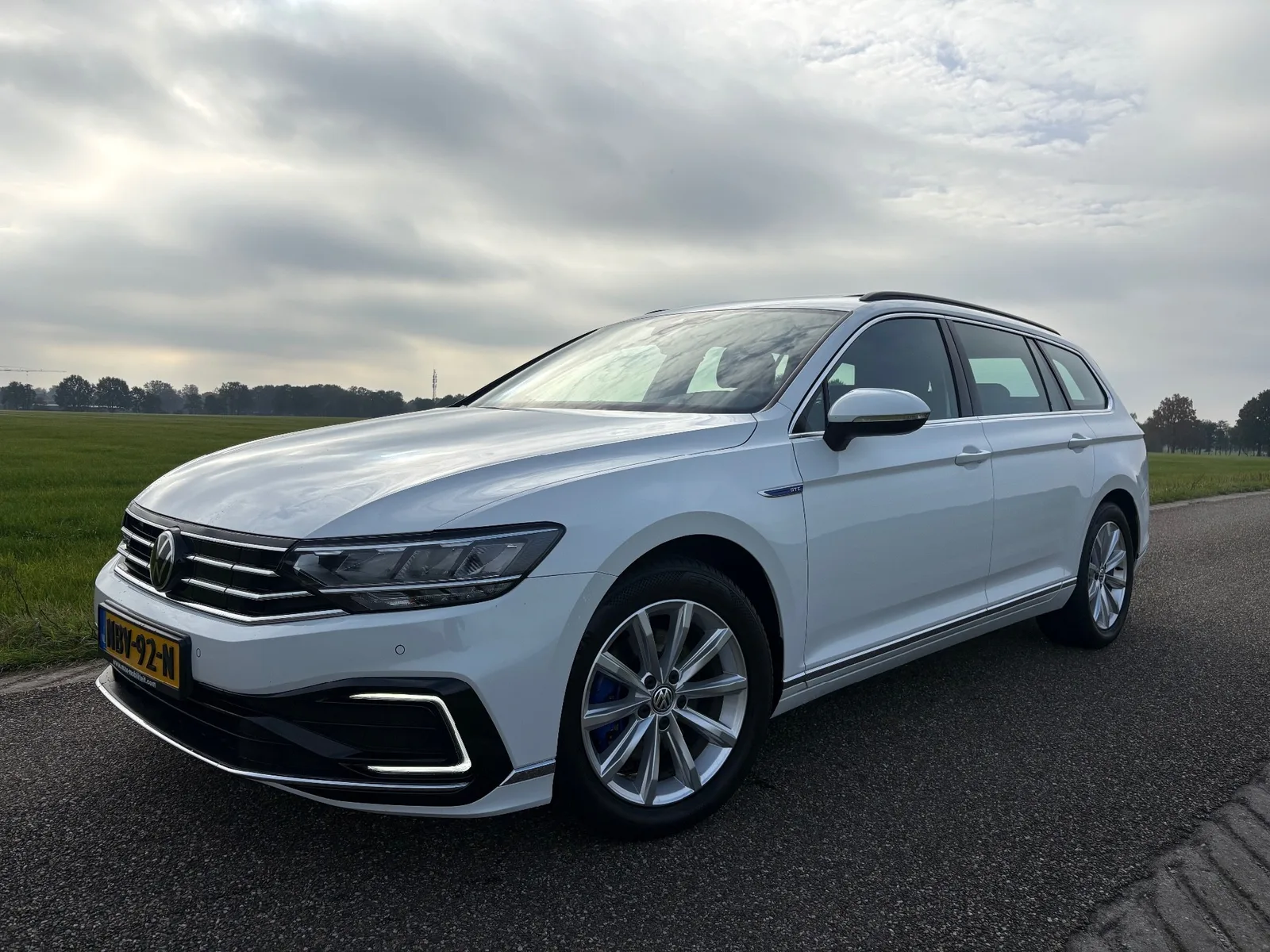 Volkswagen Passat (2020) — foto 1