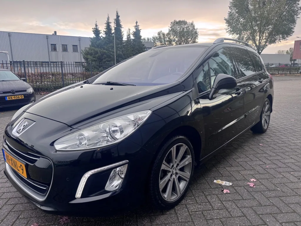 Peugeot 308 (2012) — foto 1