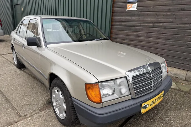Mercedes-Benz 300-Serie (1987)