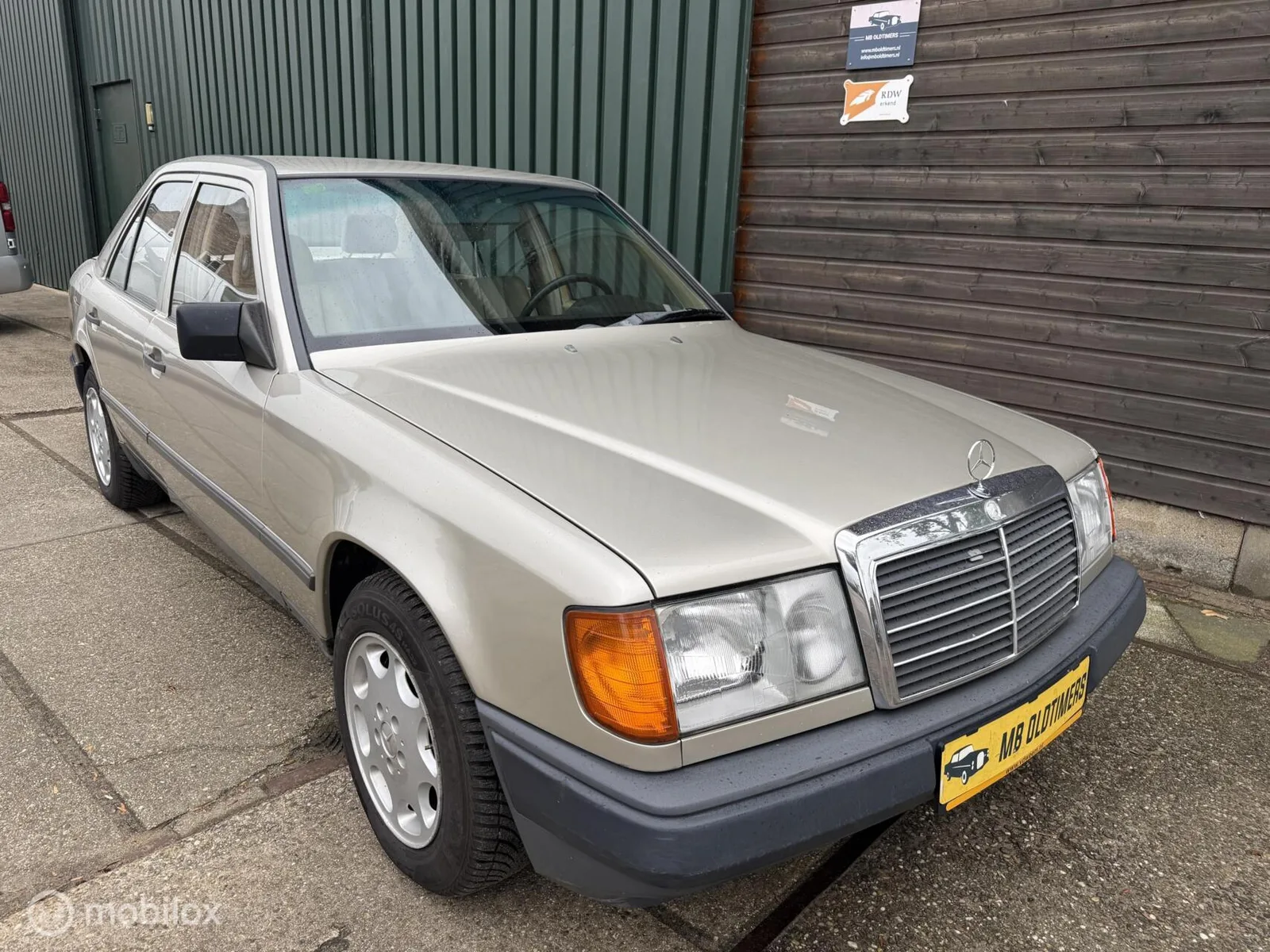 Mercedes-Benz 300-Serie (1987) — foto 1