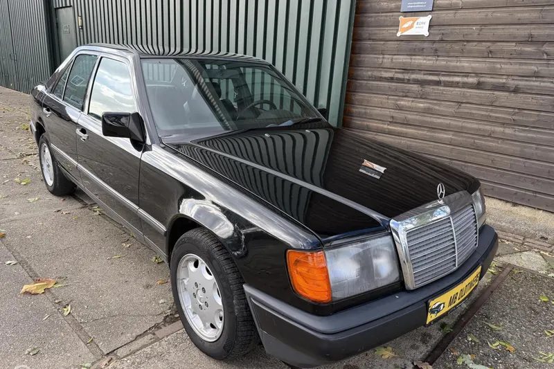 Mercedes-Benz 200-Serie (1985)