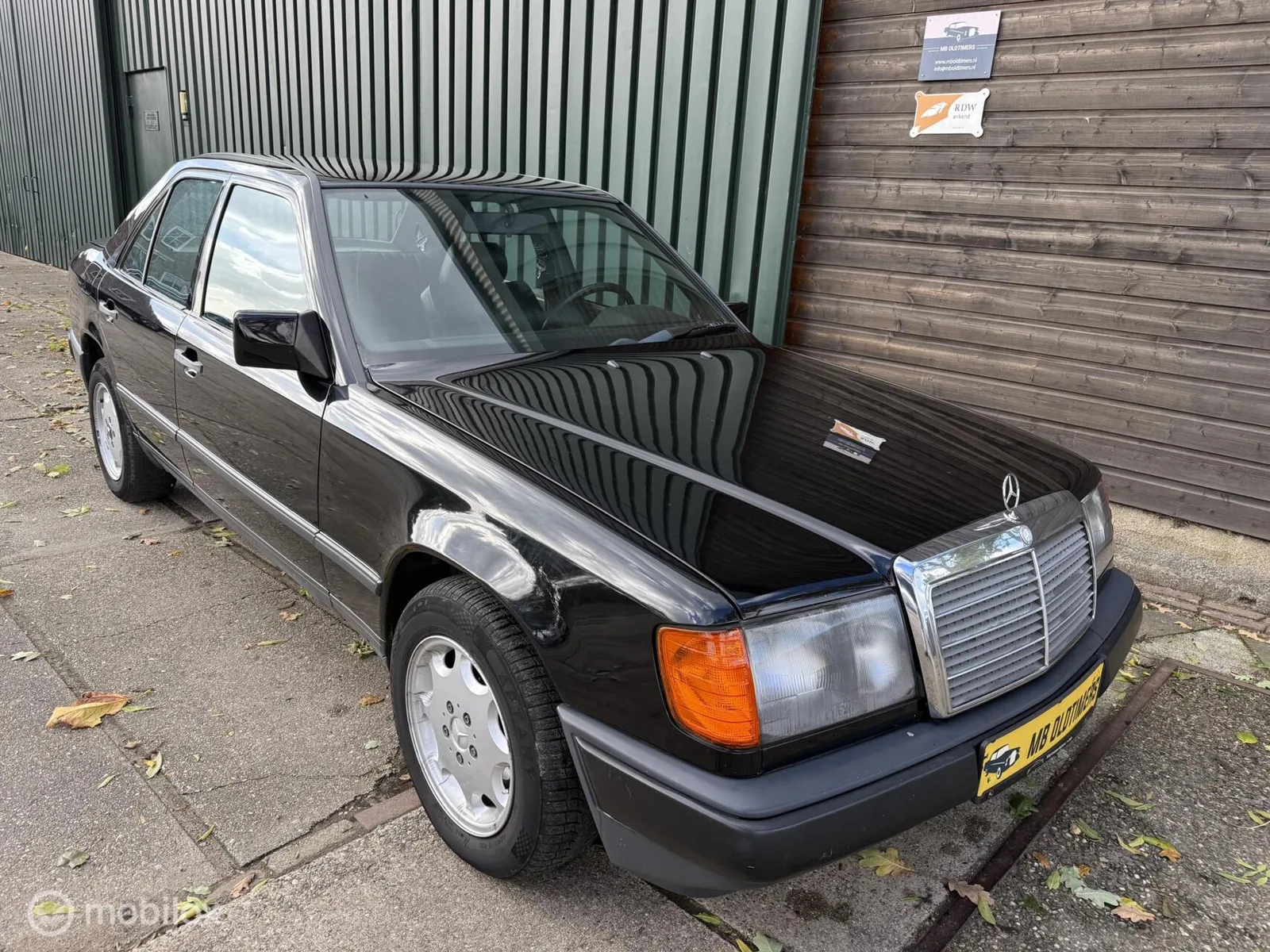 Mercedes-Benz 200-Serie (1985) — foto 1
