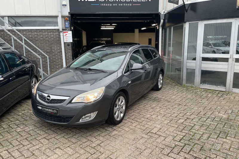 Opel Astra (2011)