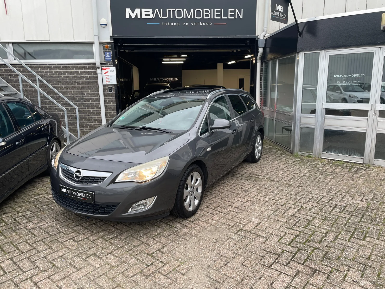 Opel Astra (2011) — foto 1