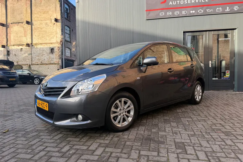 Toyota Verso (2011)