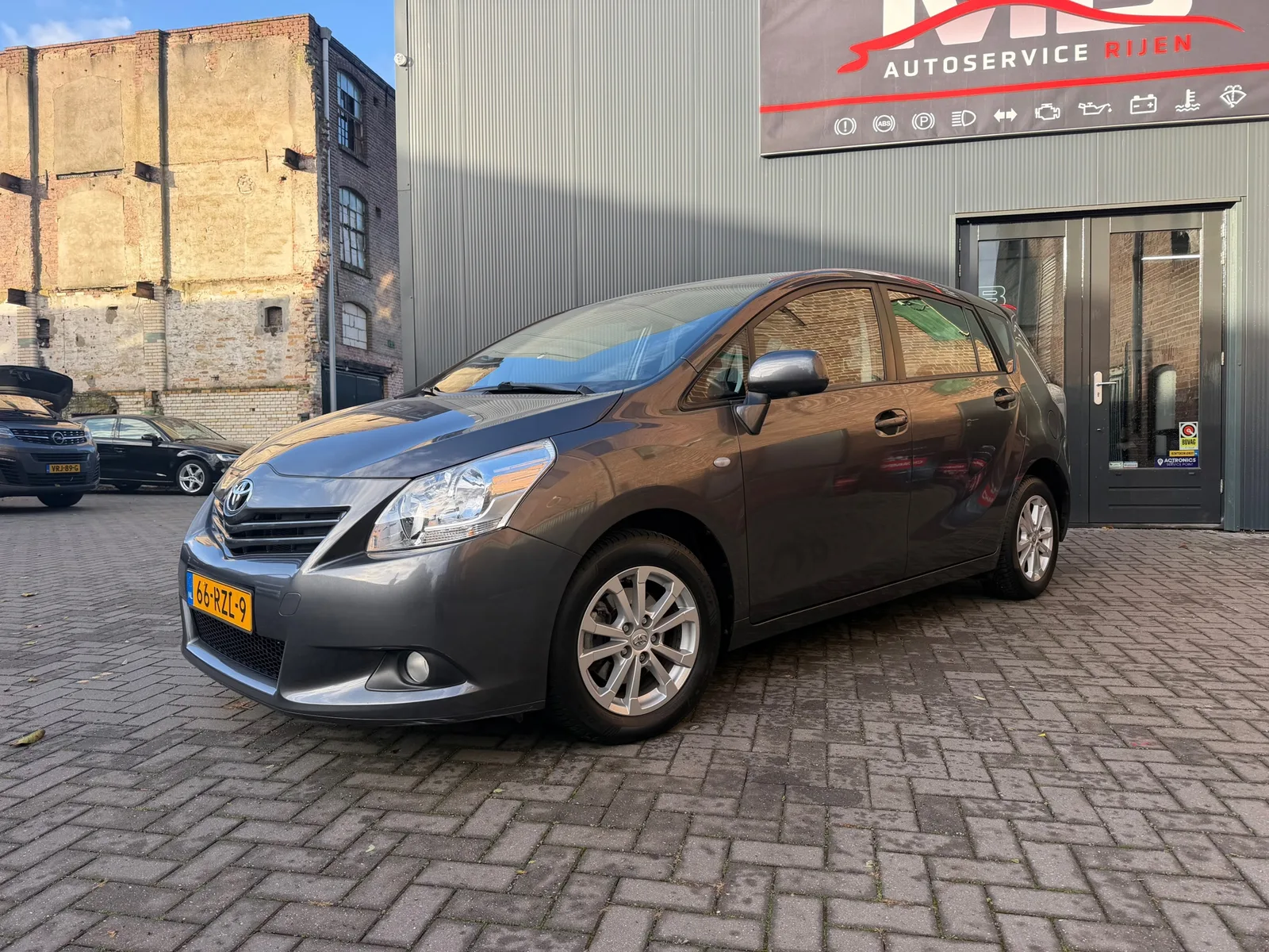 Toyota Verso (2011) — foto 1