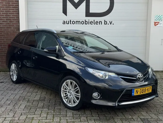Toyota Auris (2015) — foto 1