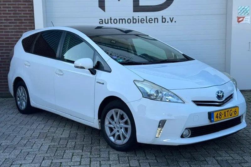 Toyota Prius Wagon (2012)