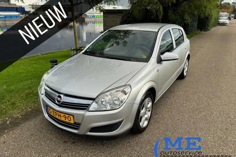Opel Astra (2008)