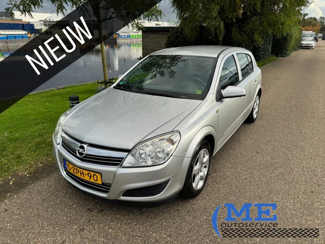 Opel Astra (2008) — foto 1
