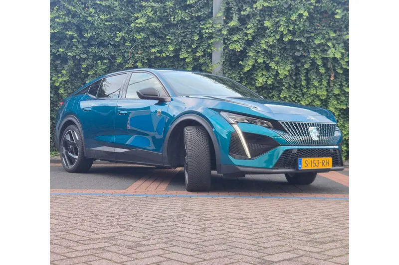 Peugeot 408 (2023)