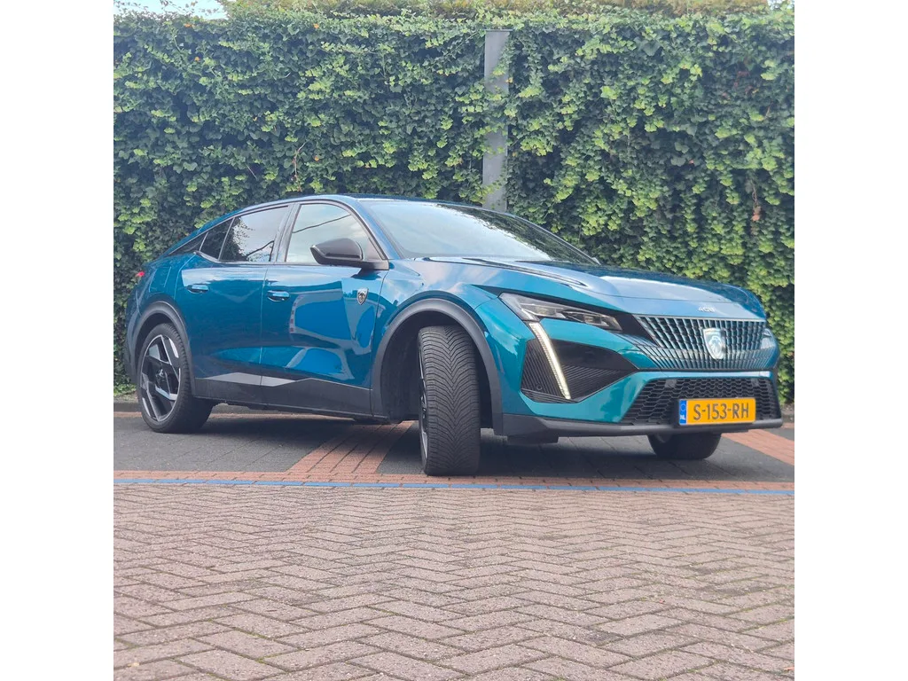 Peugeot 408 (2023) — foto 1