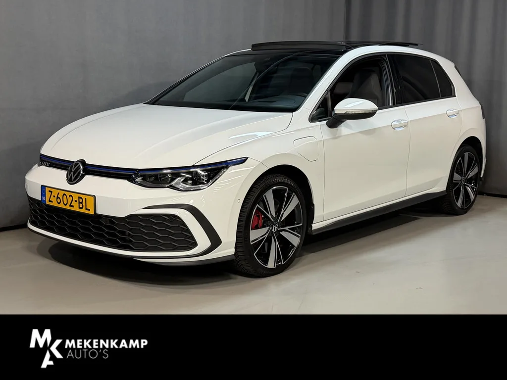 Volkswagen Golf (2021) — foto 1