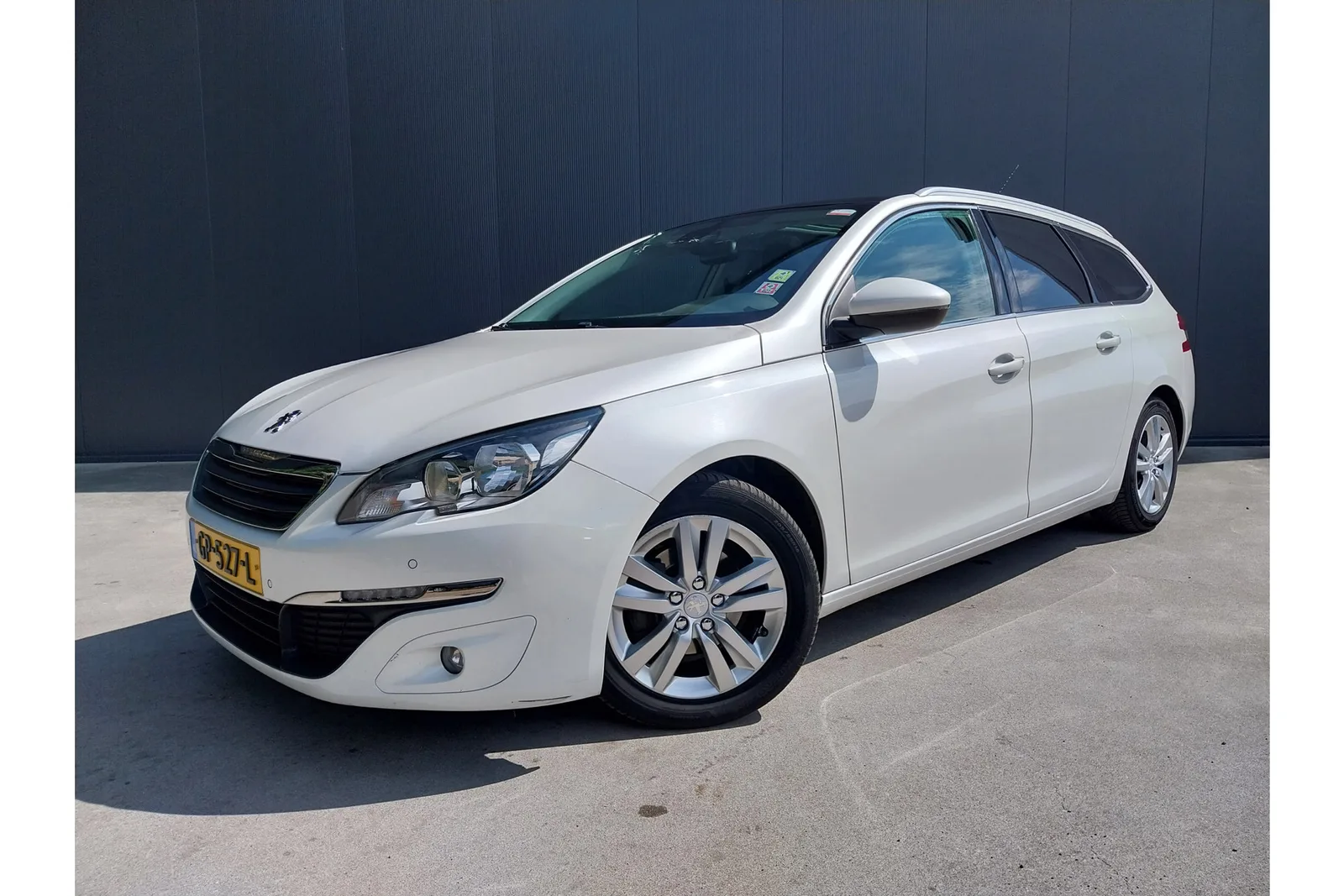 Peugeot 308 (2015) — foto 1
