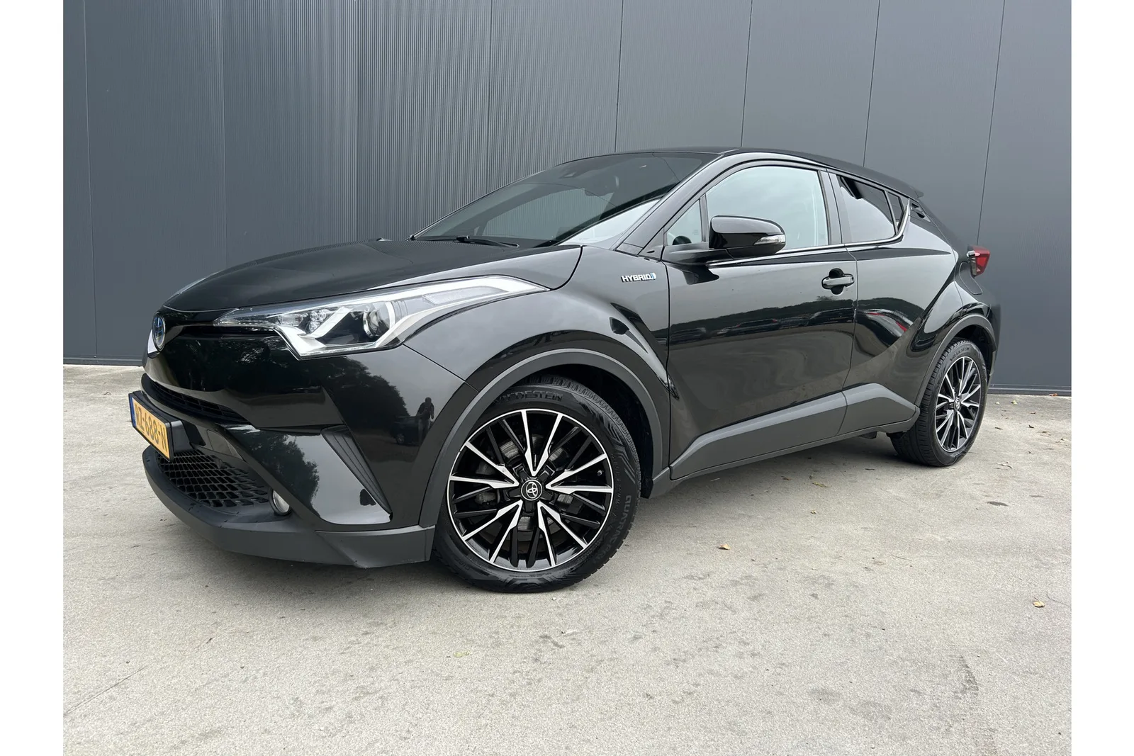 Toyota C-HR (2018) — foto 1