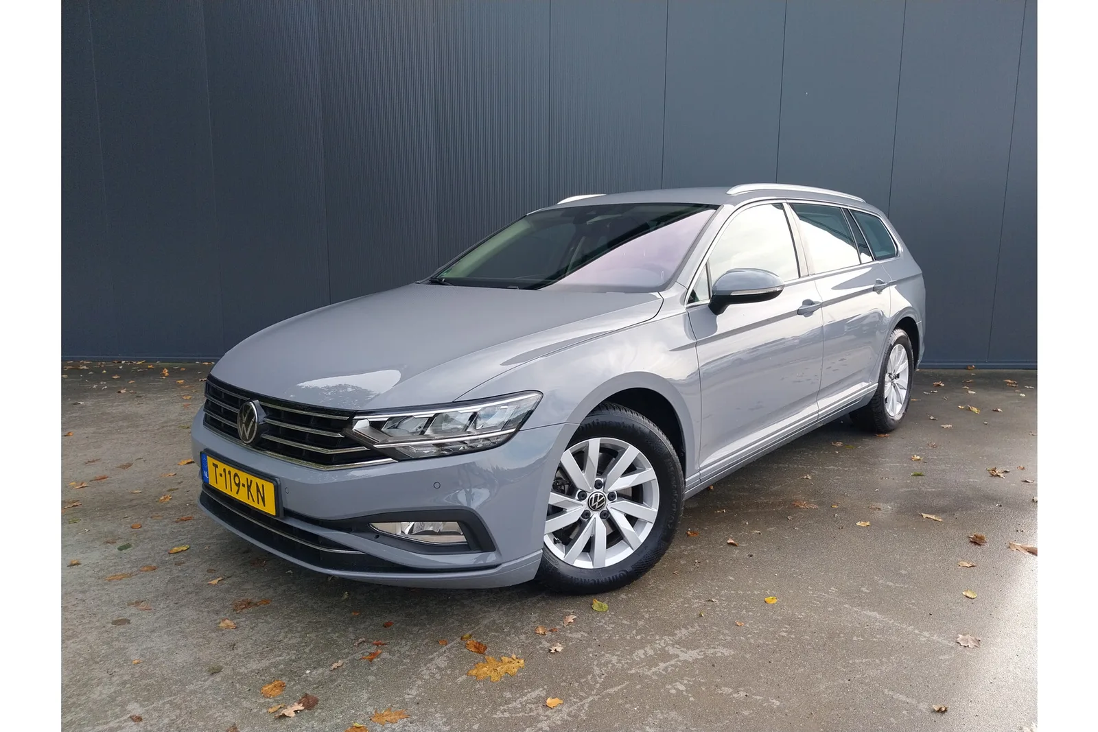Volkswagen Passat (2023) — foto 1