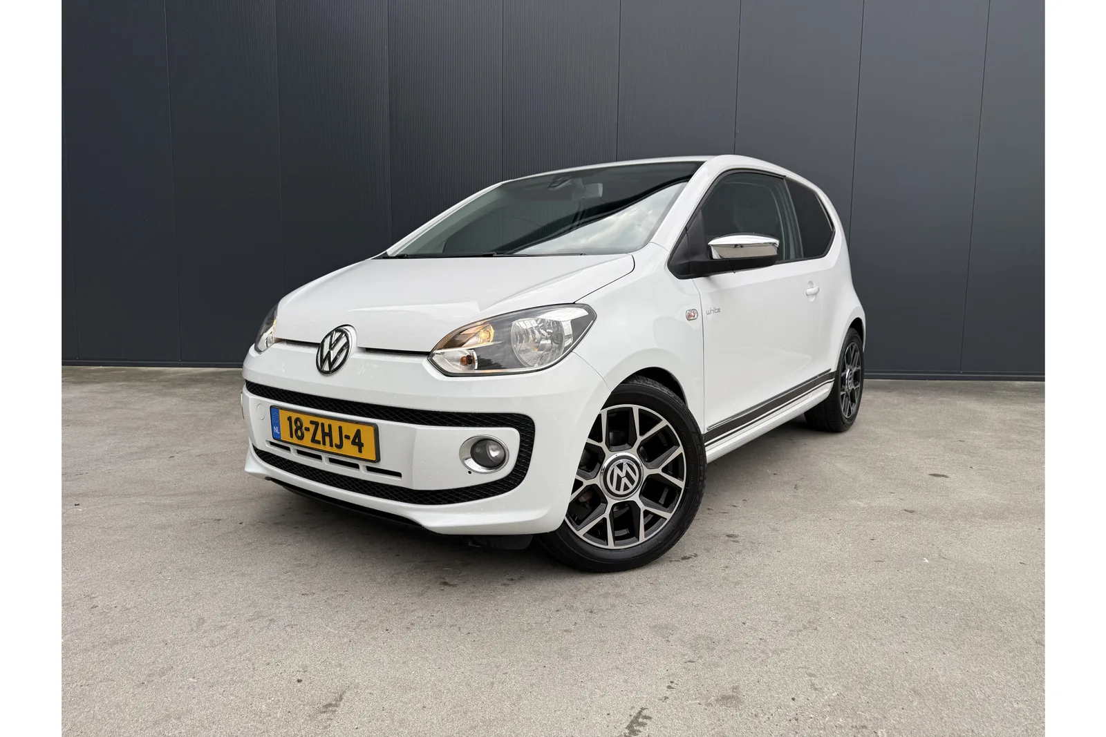 Volkswagen Up! (2012) — foto 1