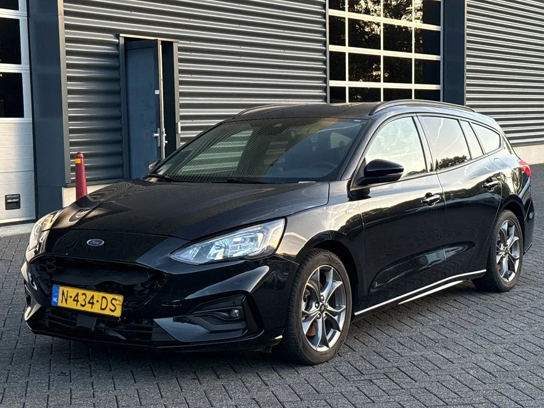 Ford Focus (2021) — foto 1