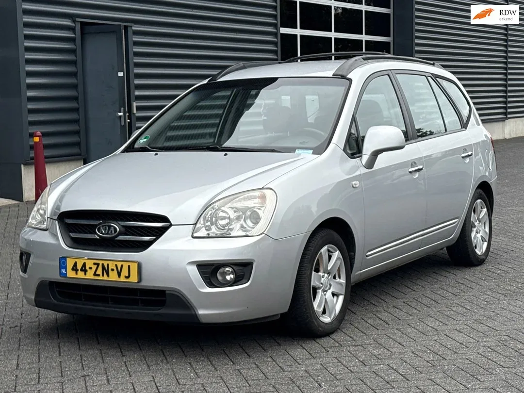 Kia Carens (2008) — foto 1