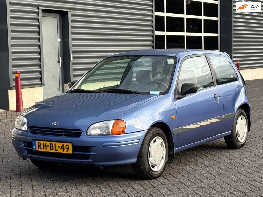 Toyota Starlet (1997) — foto 1