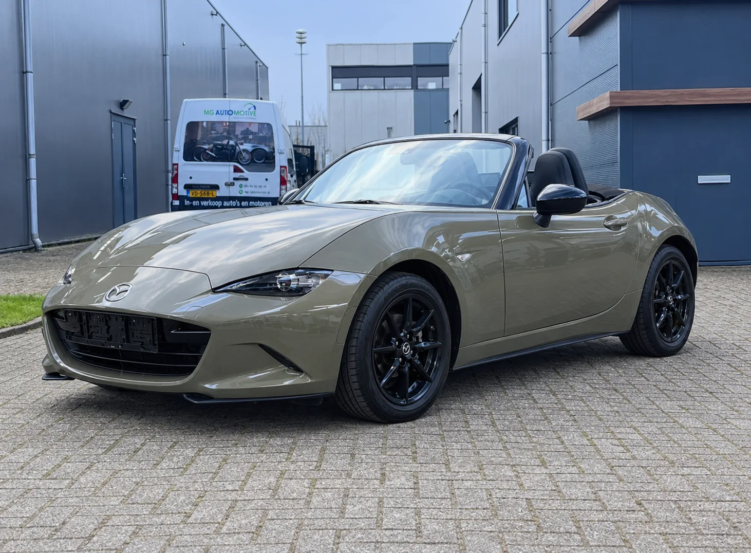 Mazda MX-5 (2024) — foto 1