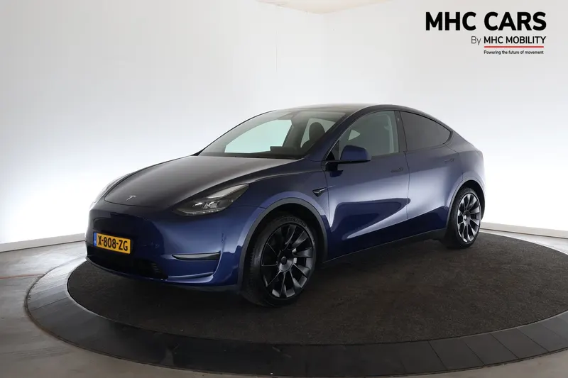Tesla Model Y (2024)