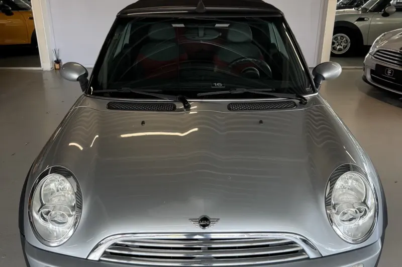 MINI Cooper (2004)
