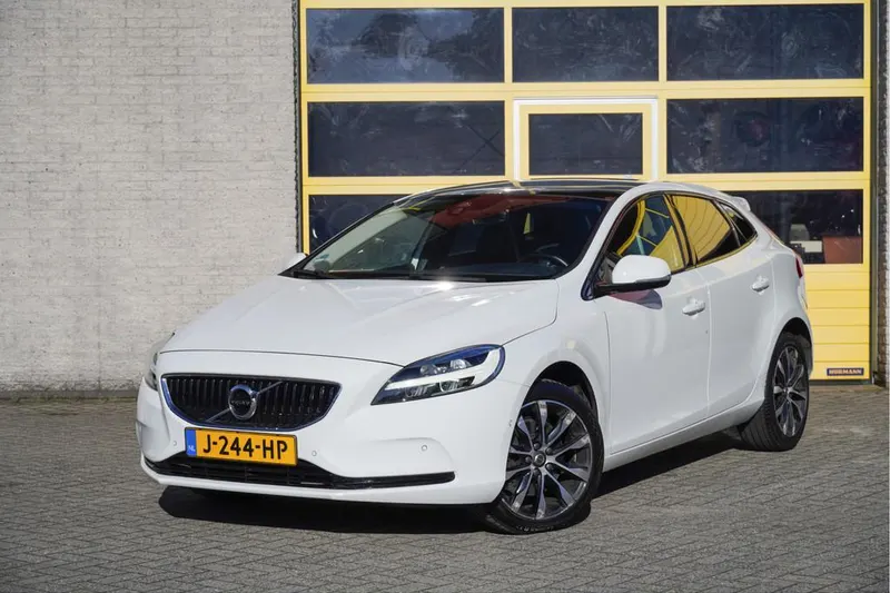 Volvo V40 (2020)