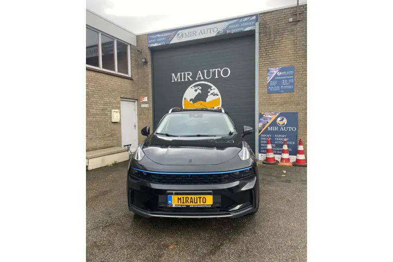 Lynk & Co 01 (2023)