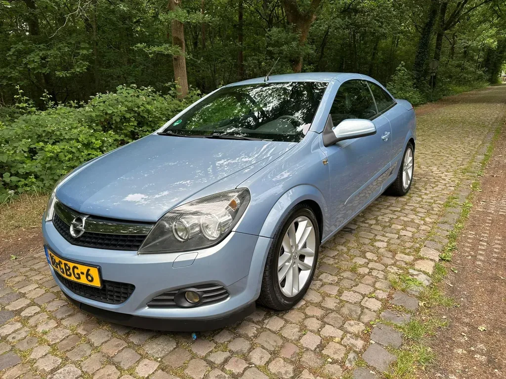 Opel Astra (2006) — foto 1