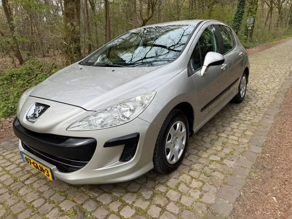 Peugeot 308 (2008) — foto 1