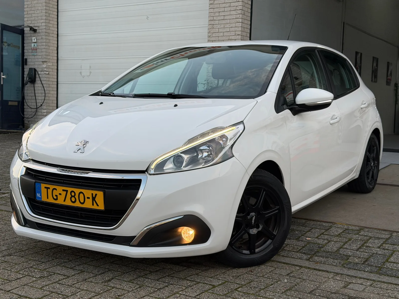 Peugeot 208 (2018) — foto 1