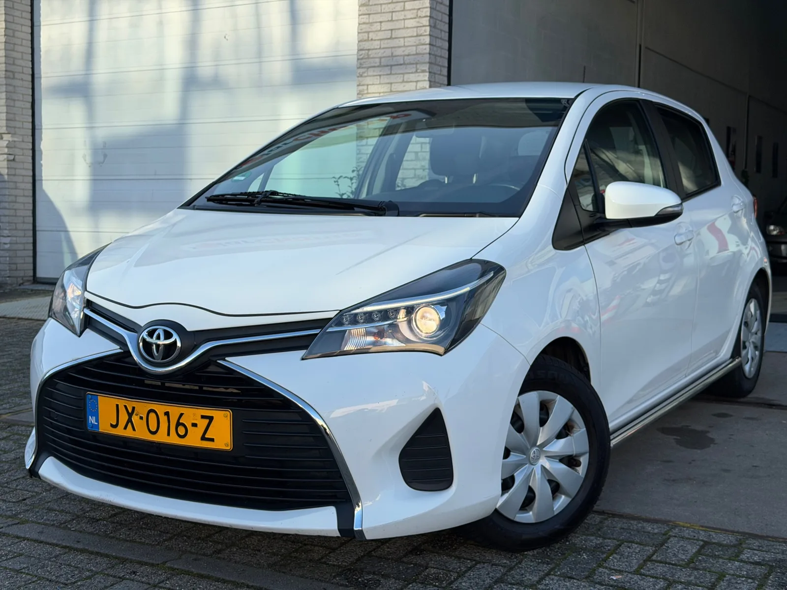 Toyota Yaris (2016) — foto 1
