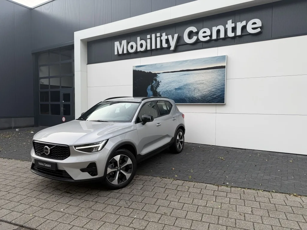 Volvo XC40 (2025) — foto 1