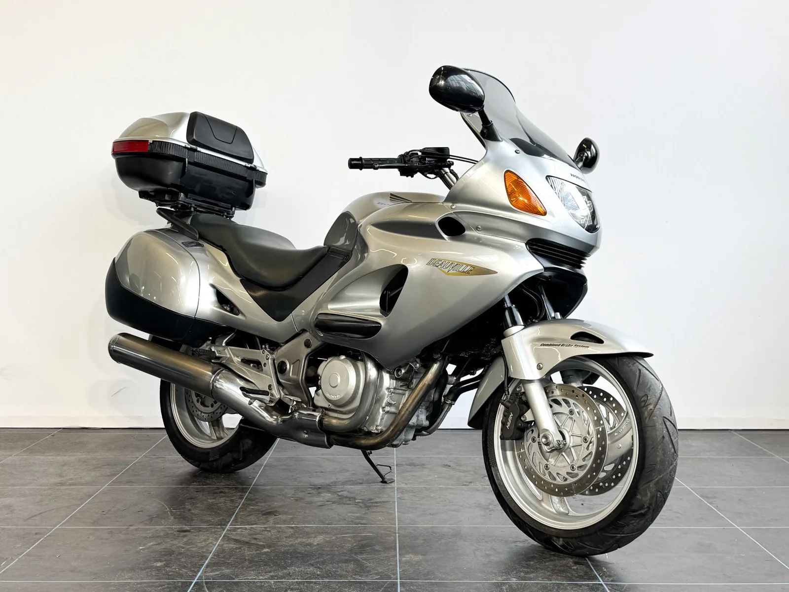 Honda NT 650 V Deauville (2005) — foto 1