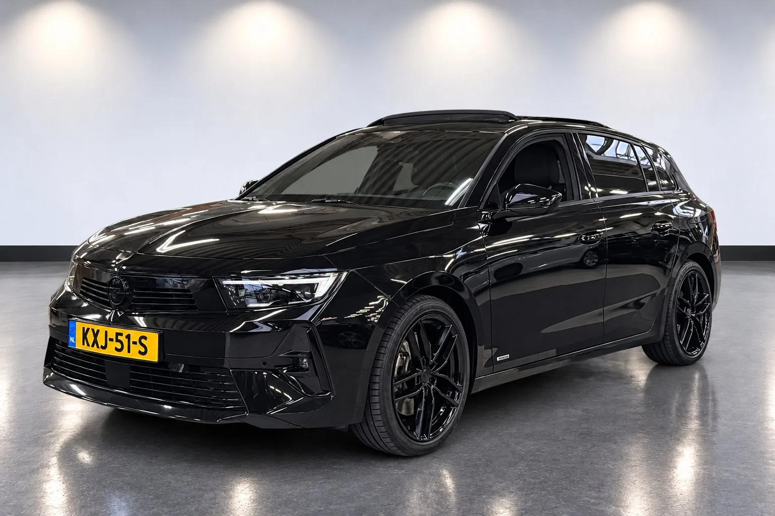 Opel Astra (2022) — foto 1