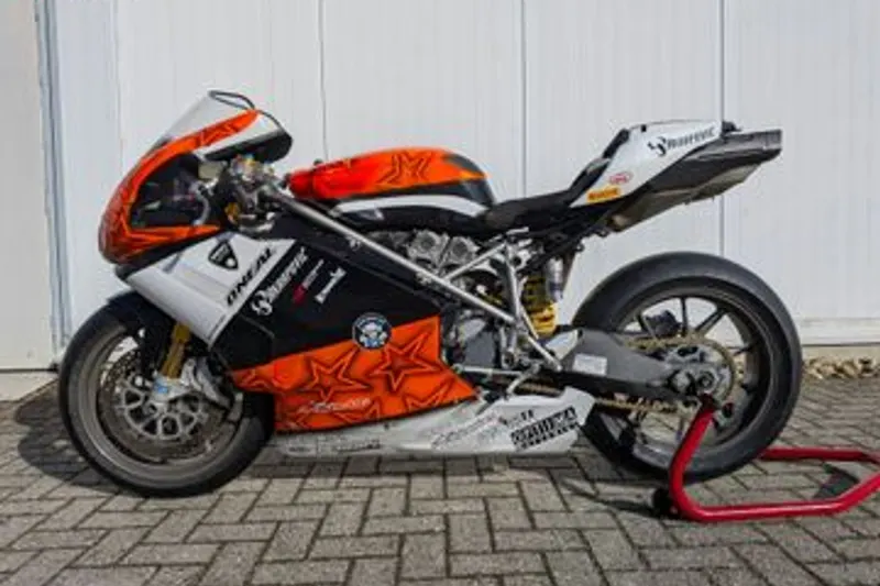 Ducati 999 (2004)