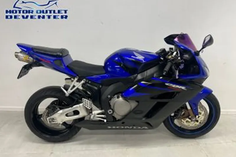Honda CBR 1000 RR Fireblade (2005)