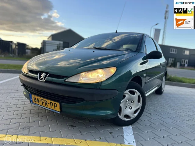 Peugeot 206 (2000) — foto 1