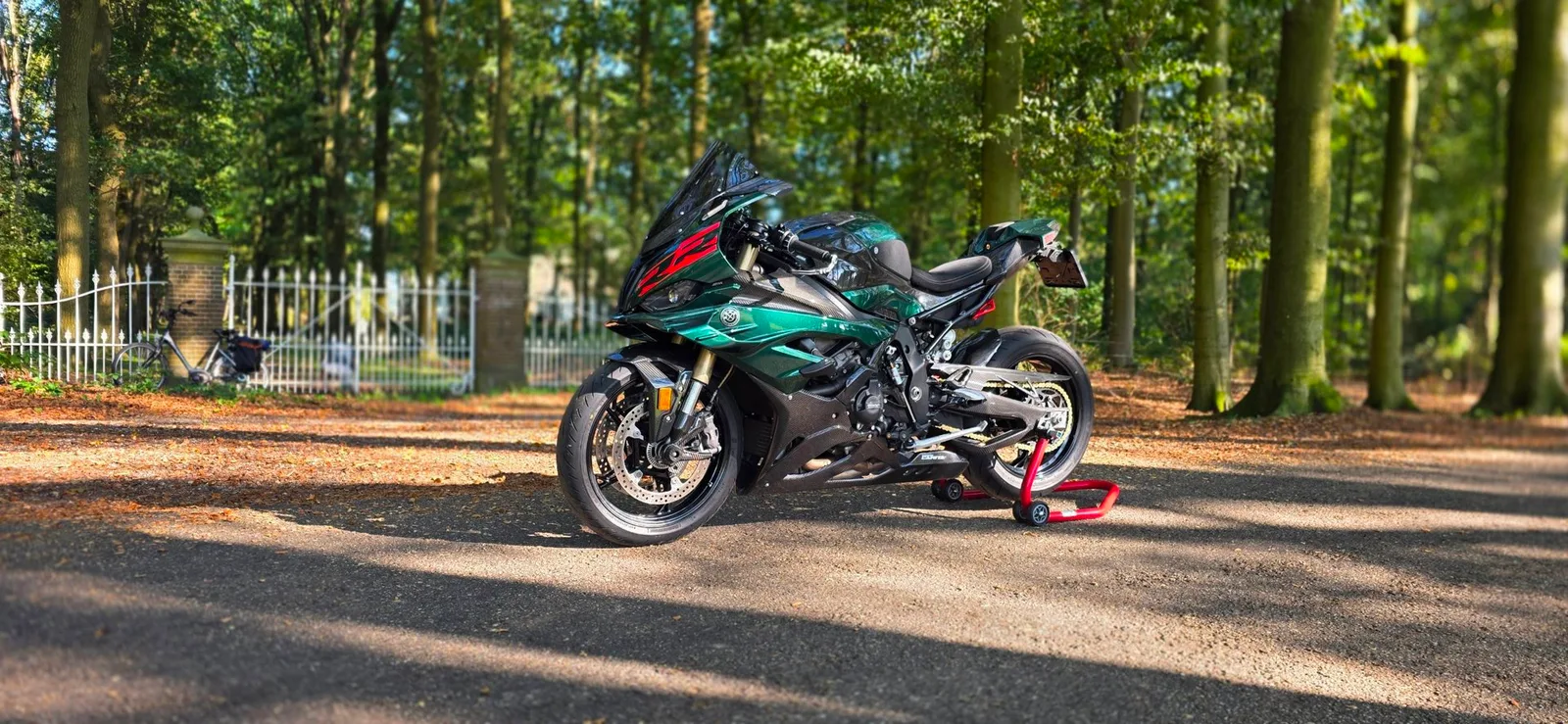 BMW S 1000 RR (2023) — foto 1