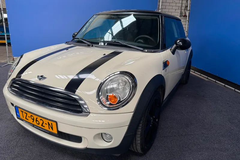 MINI One (2009)