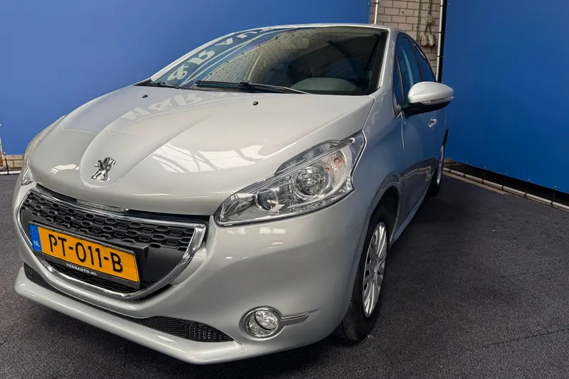 Peugeot 208 (2012)