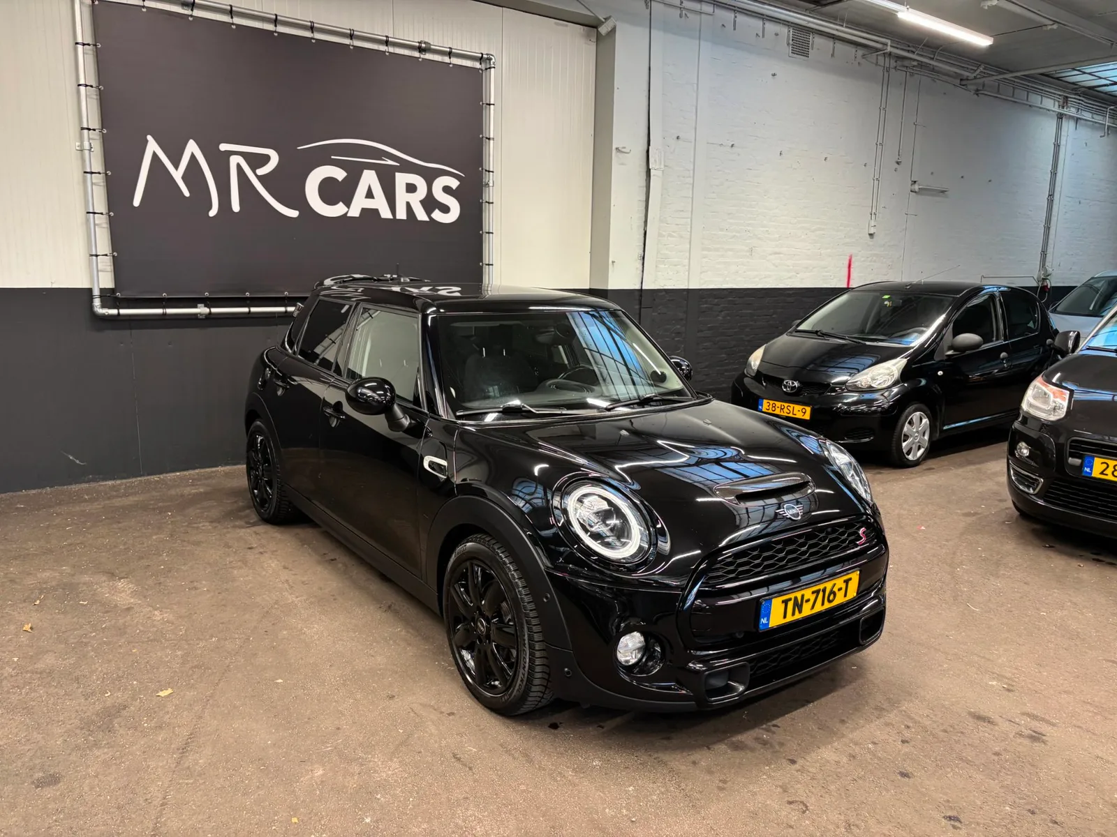 MINI Cooper S (2018) — foto 1