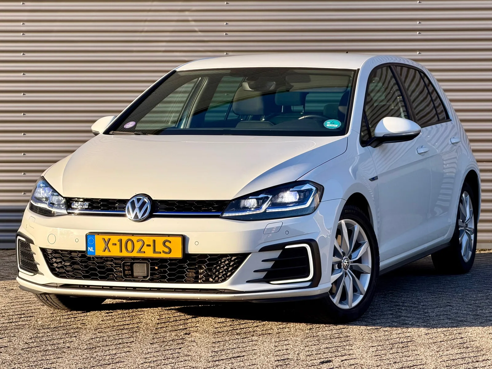 Volkswagen Golf (2020) — foto 1