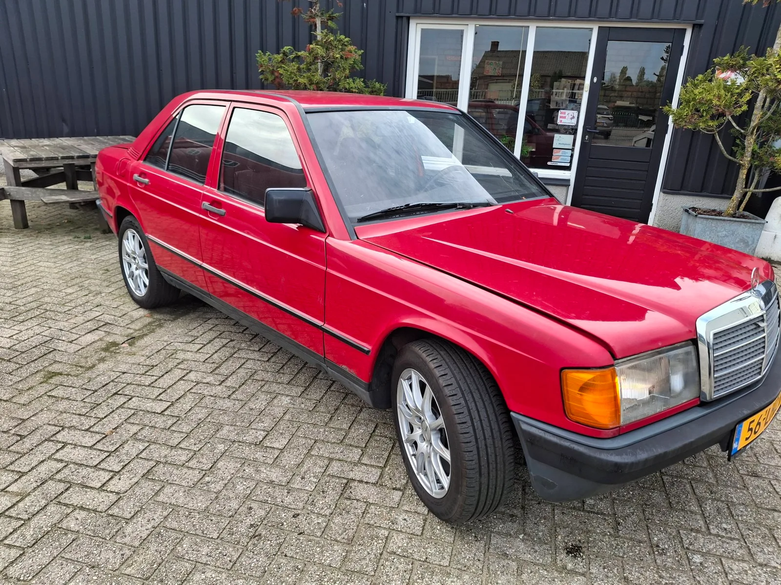 Mercedes-Benz 190-Serie (1984) — foto 1