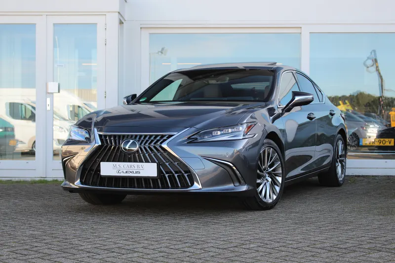 Lexus ES (2023)