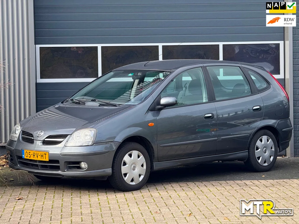Nissan Almera Tino (2005) — foto 1