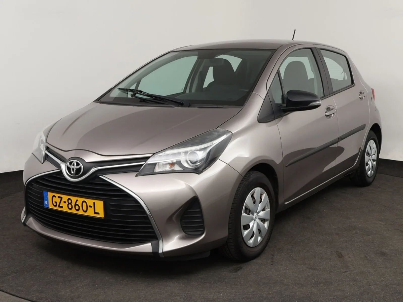 Toyota Yaris (2015) — foto 1