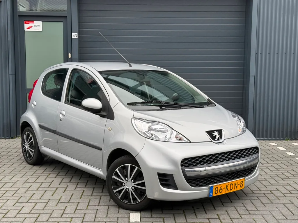 Peugeot 107 (2009) — foto 1
