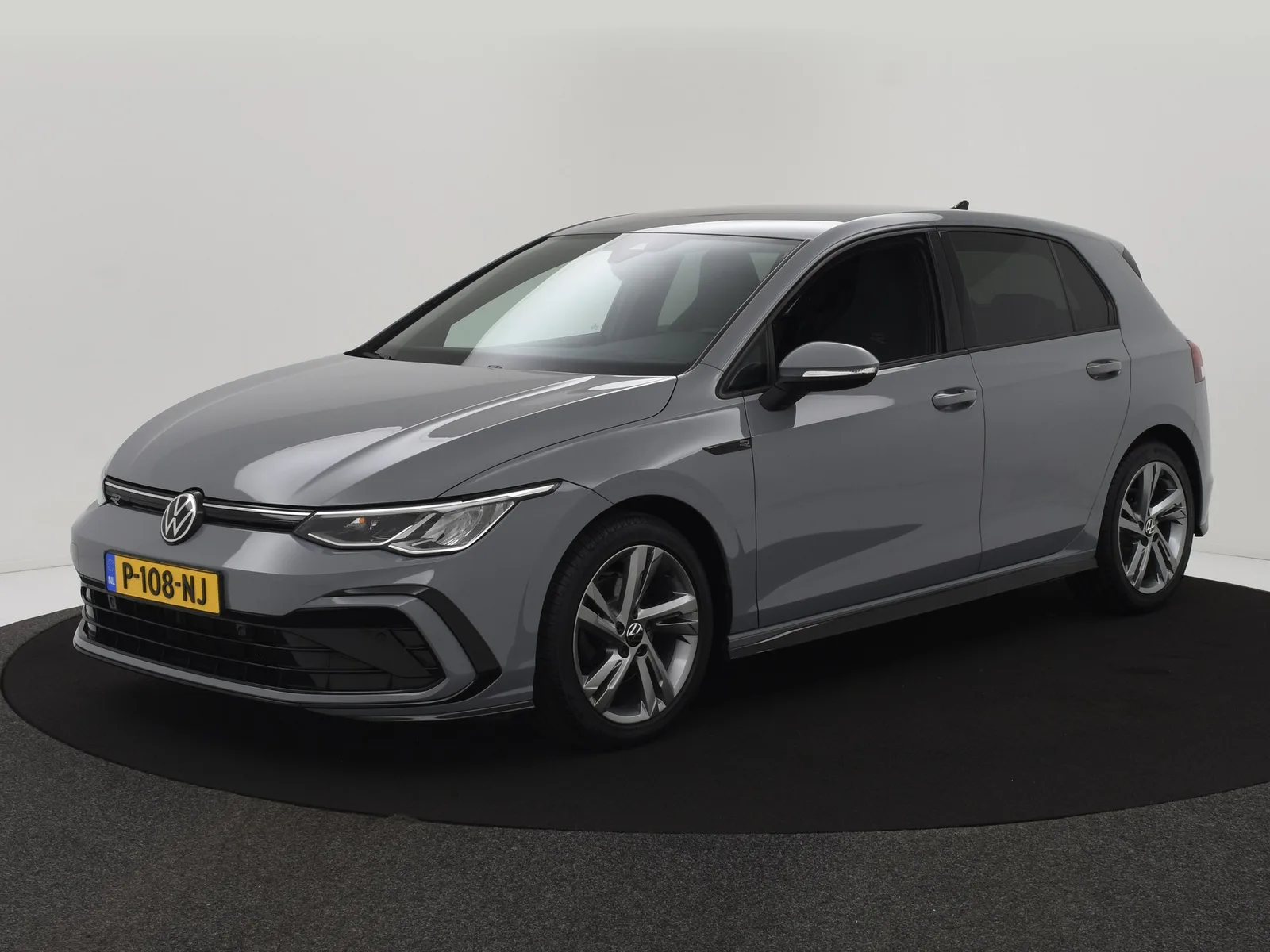 Volkswagen Golf (2022) — foto 1